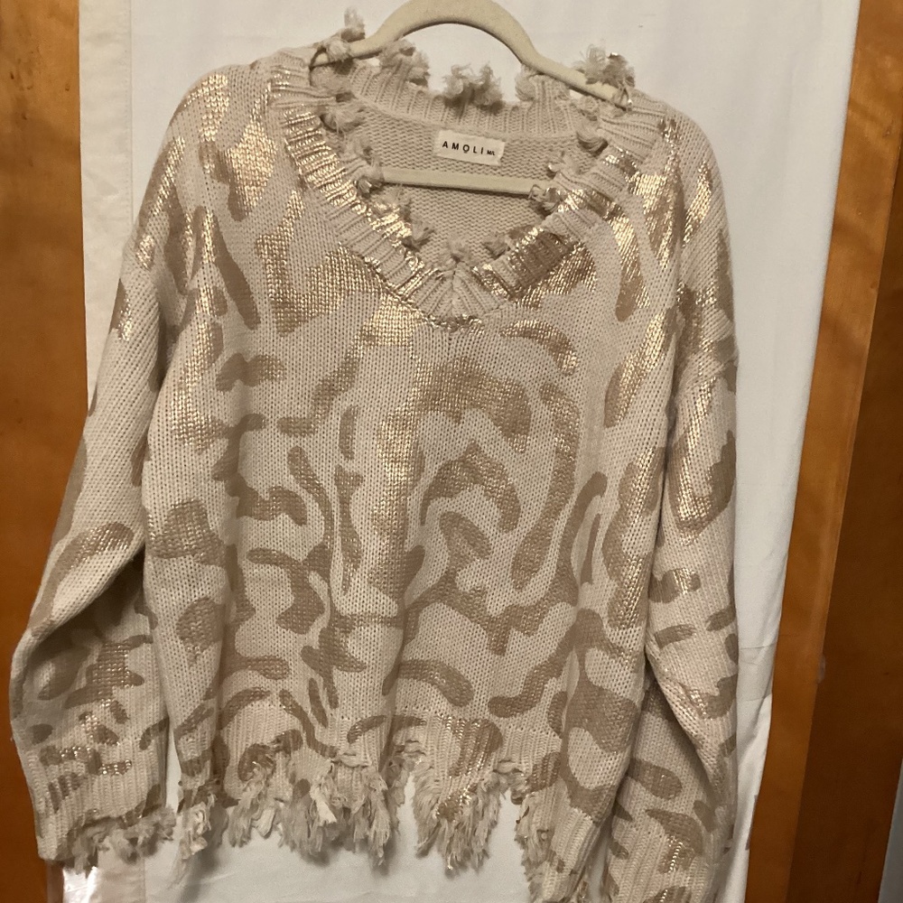 AMOLI sweater Sz M/L